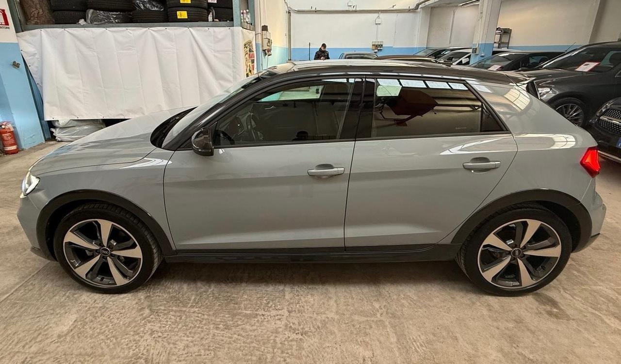 Audi A1 citycarver 30 TFSI Identity Contrast