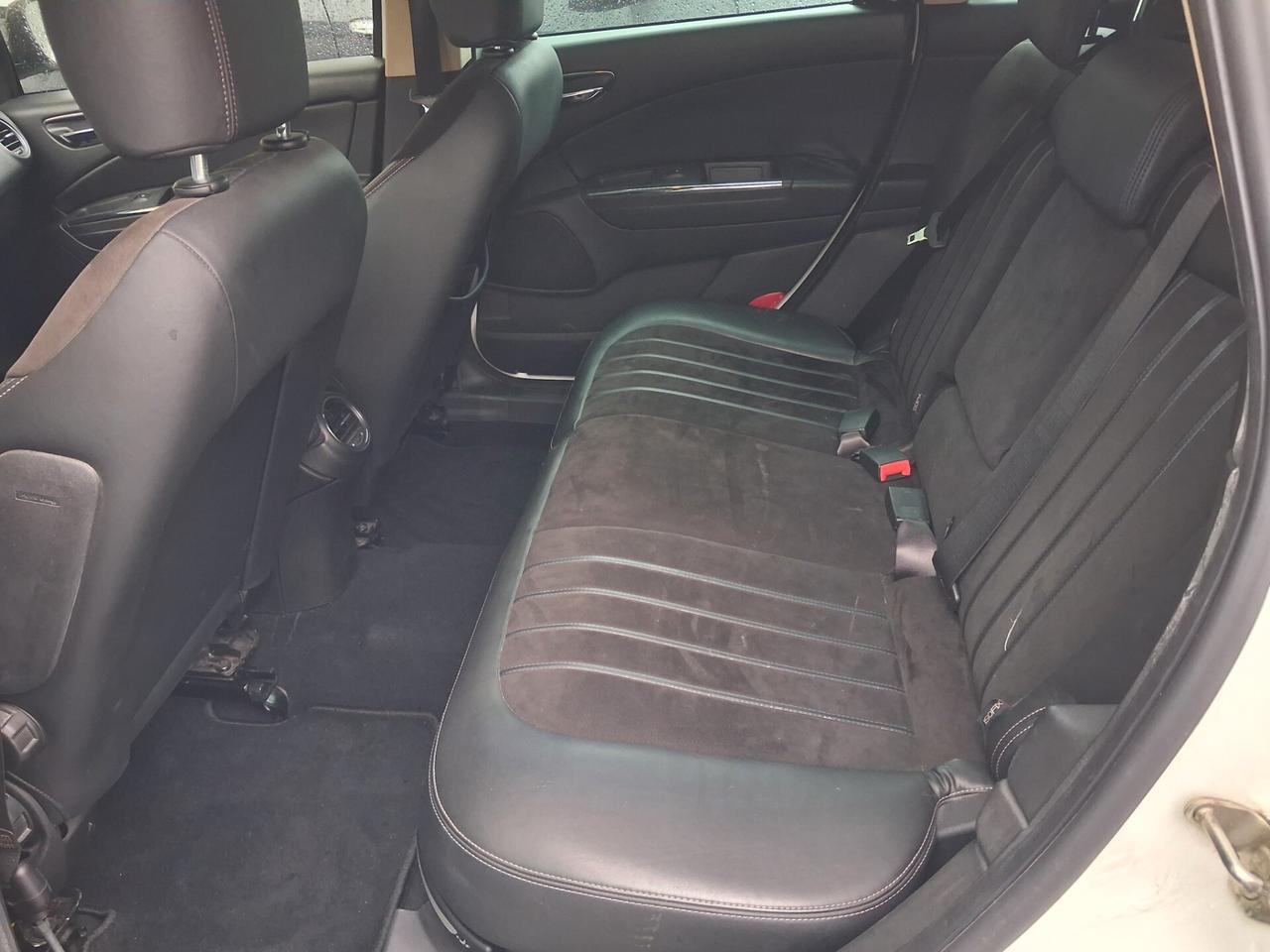 Lancia Delta 1.6 MJT DPF 105 CV Silver