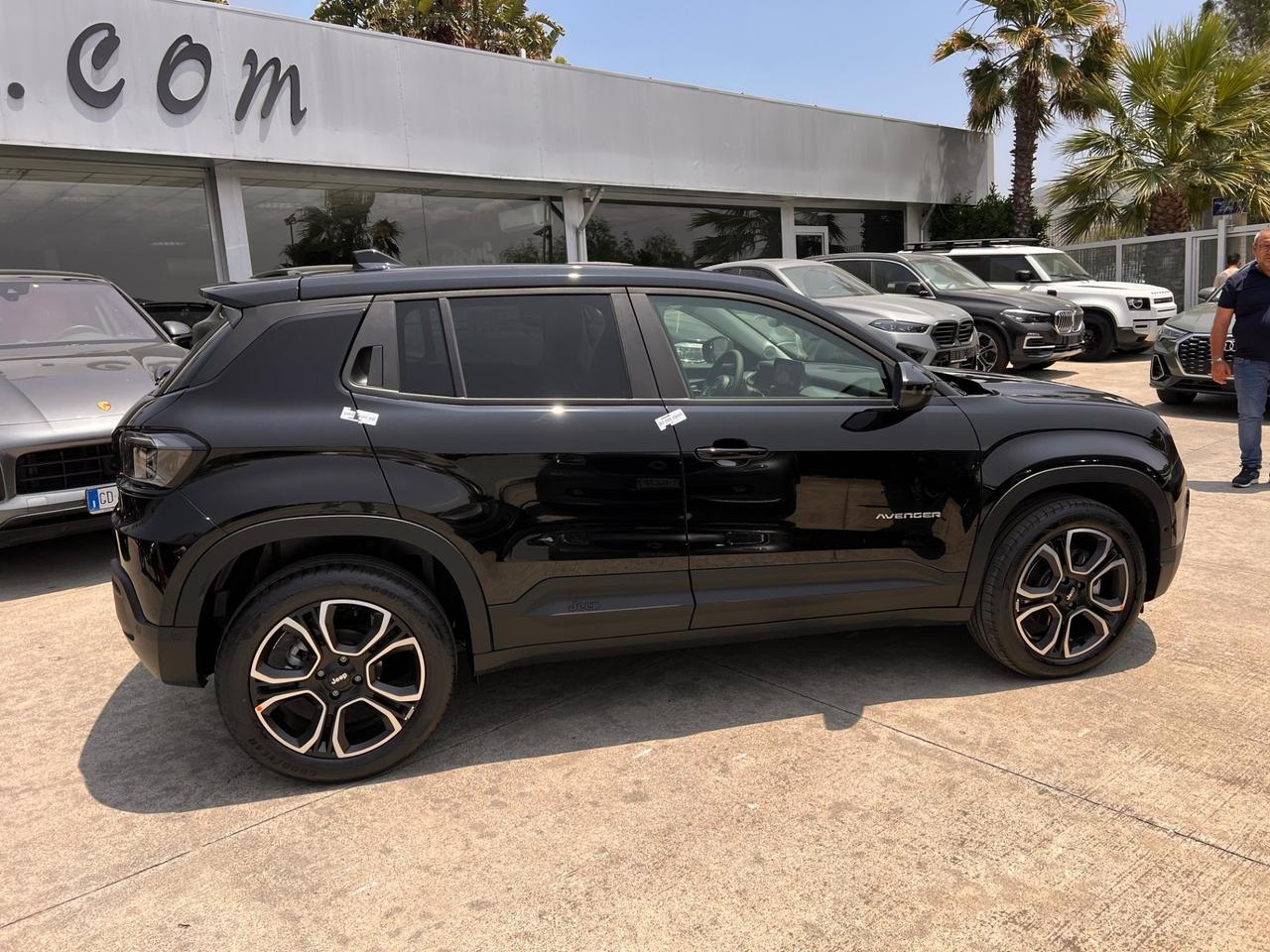 Jeep Avenger 1.2 Turbo 100 CV MHEV Summit a 279 al mese