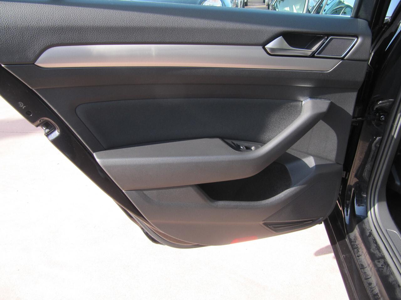 Volkswagen Passat Variant 1.6 TDI SCR DSG Business BMT - automatico