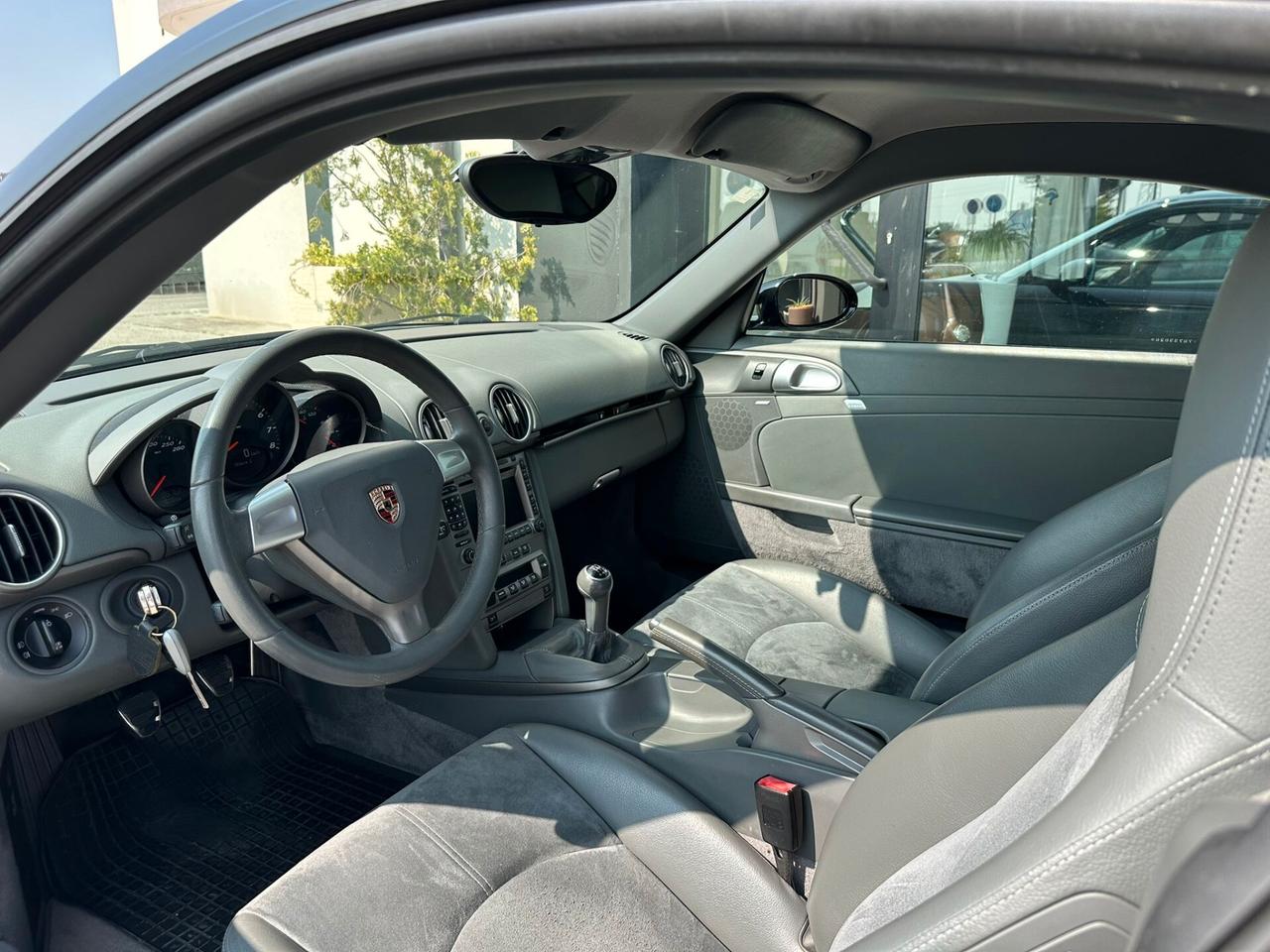 Porsche Cayman 2.7
