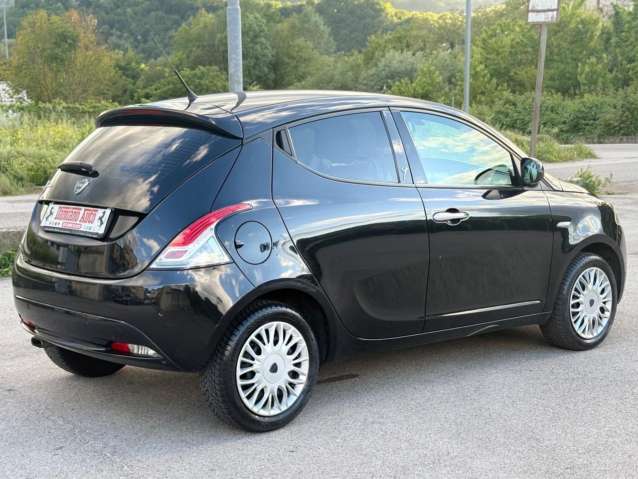 Lancia Ypsilon 1.2 69 CV 5P Gold UCONNECT Blue&Me