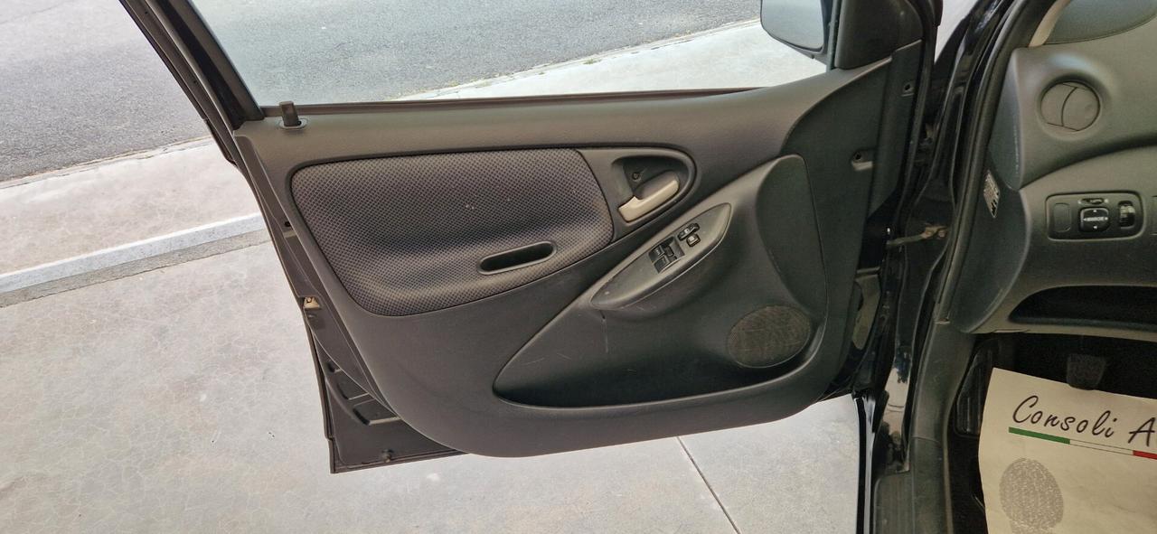 Toyota Yaris 1.4 D 75cv 5 porte Sol