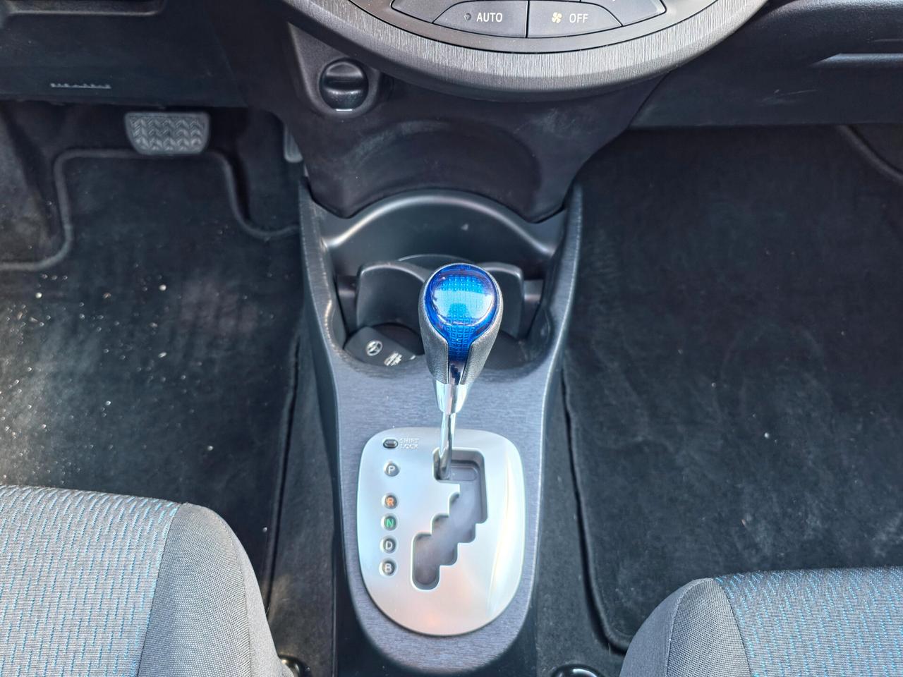 Toyota Yaris 1.5 Hybrid 5 porte Lounge 2014-E5B Automatico NEO