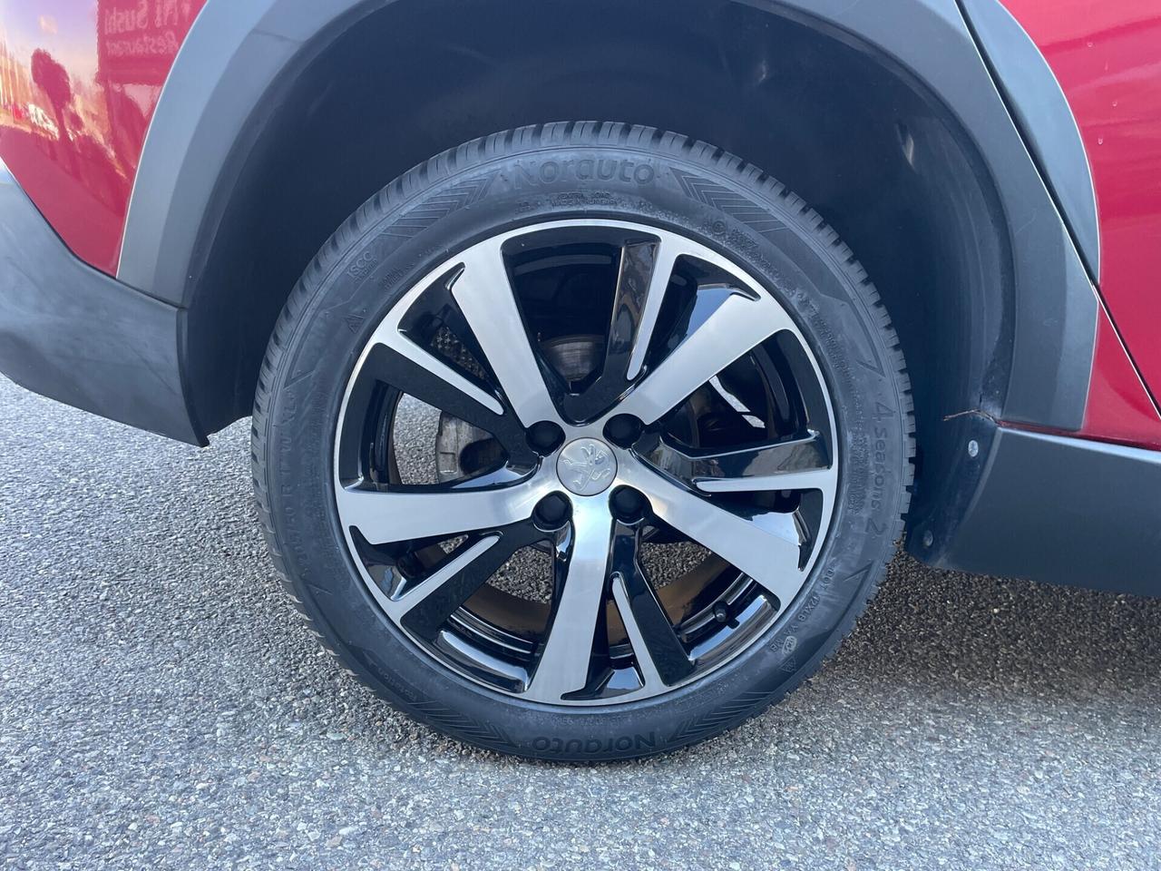 Peugeot 2008 PureTech Turbo 130*Automatik*Navi*solo 77000km