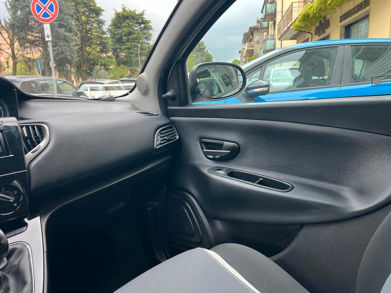 LANCIA YPSILON 1.2 69cv 5p SILVER NEOPATENTATI