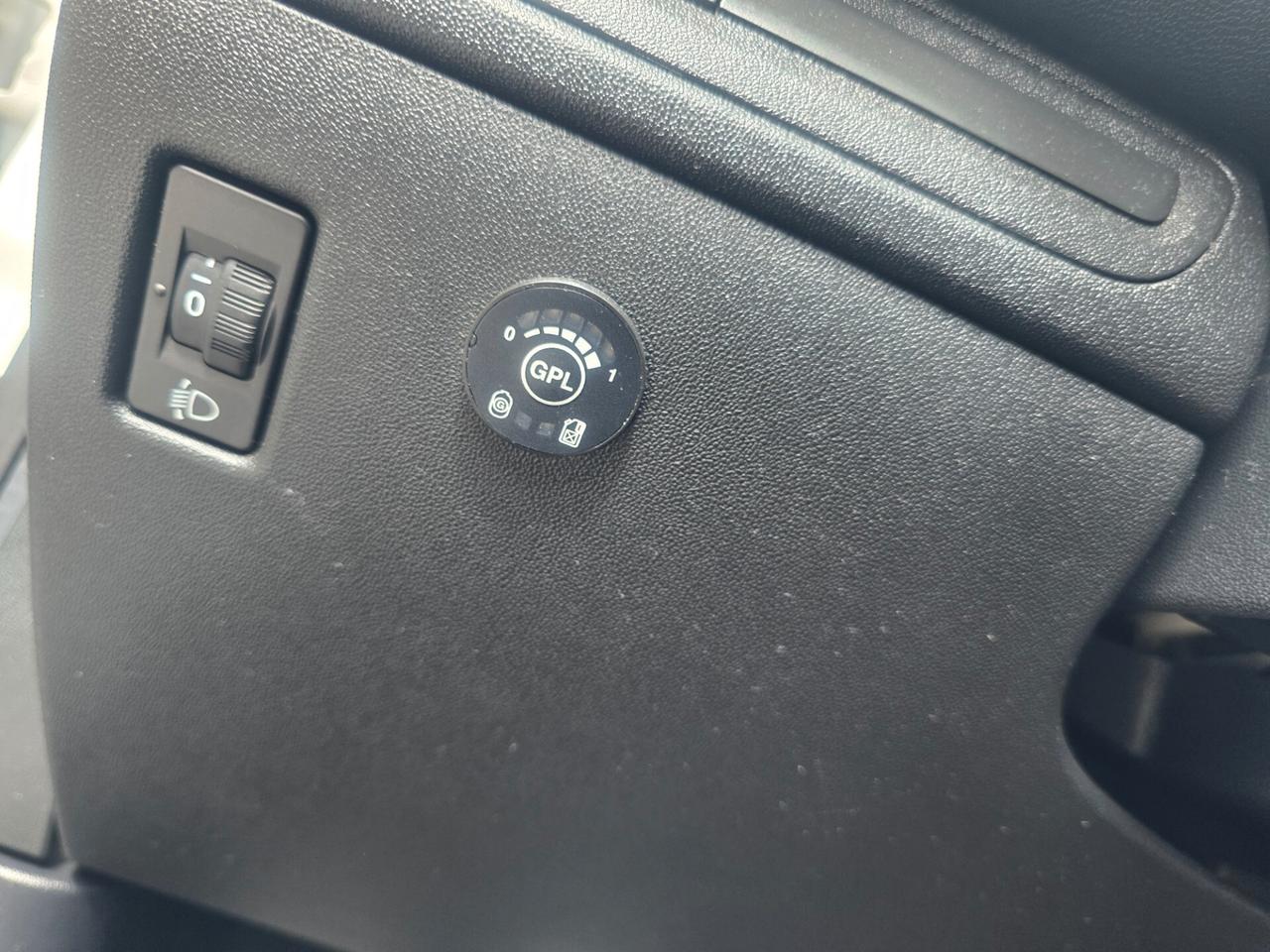 Peugeot 208 1.2GPL economica full nuova 2016