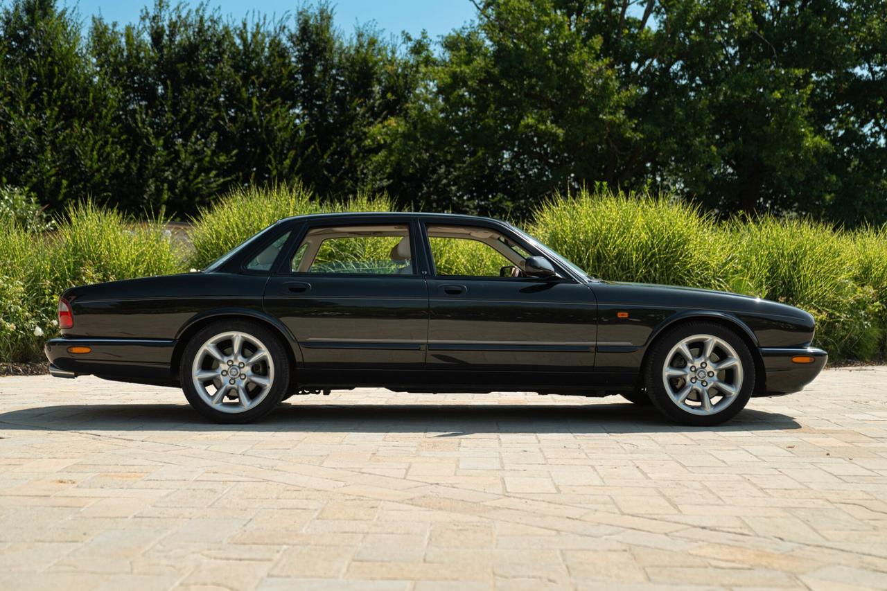 JAGUAR XJR - JAG00067