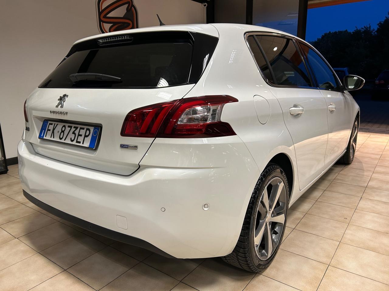 Peugeot 308- 2017 1.2 PureTech Turbo 130 CV 130.000 KM