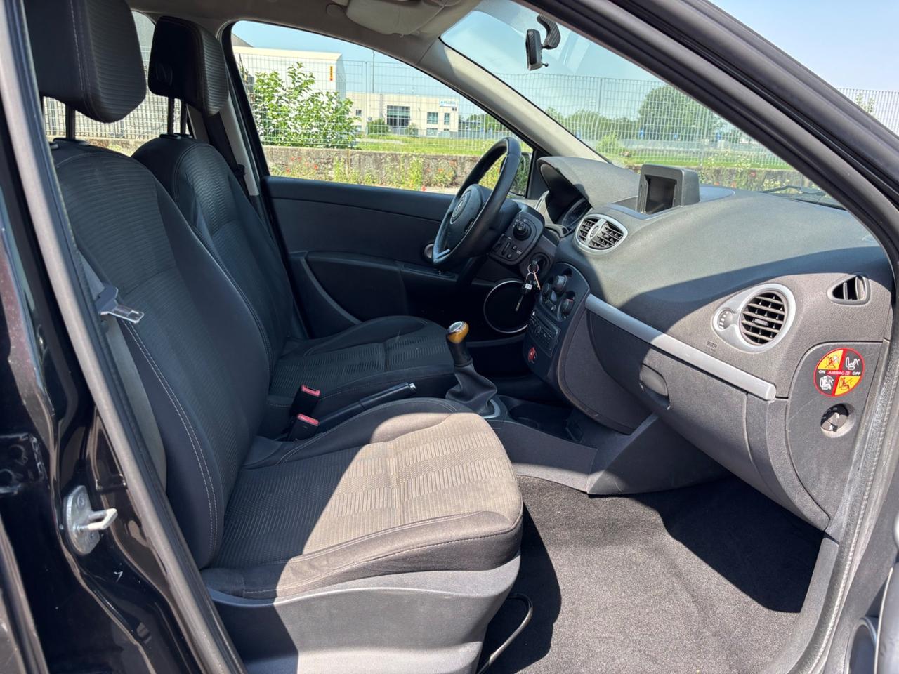 Renault Clio 1.2 16V TCE 100CV UNI PRO!