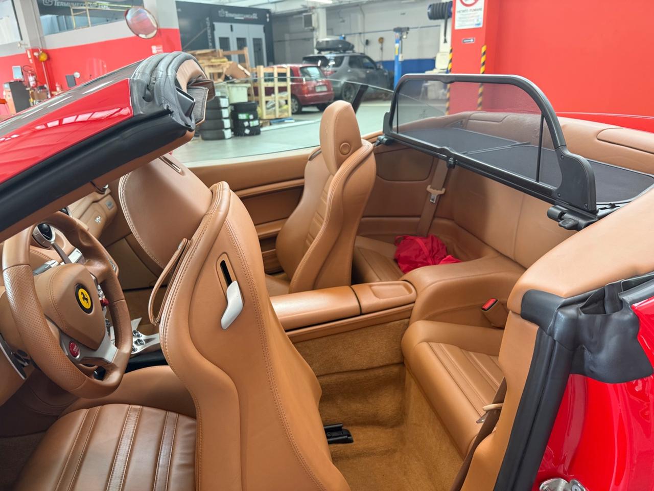 Ferrari California DCT OFFICALE ITALIANA TAGLANDI FERRARI