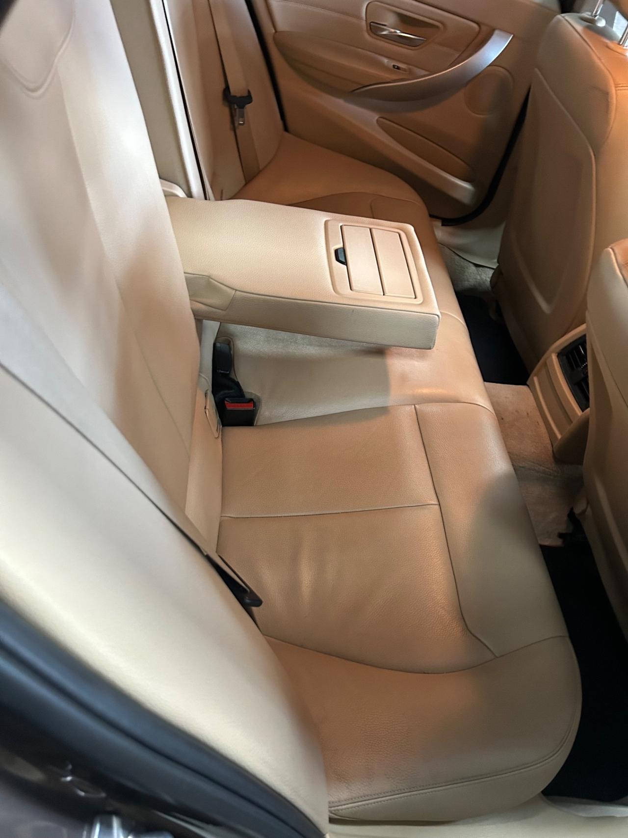 BMW 318d Touring 143 cv “PELLE/NAVI/SENSORI”-2015