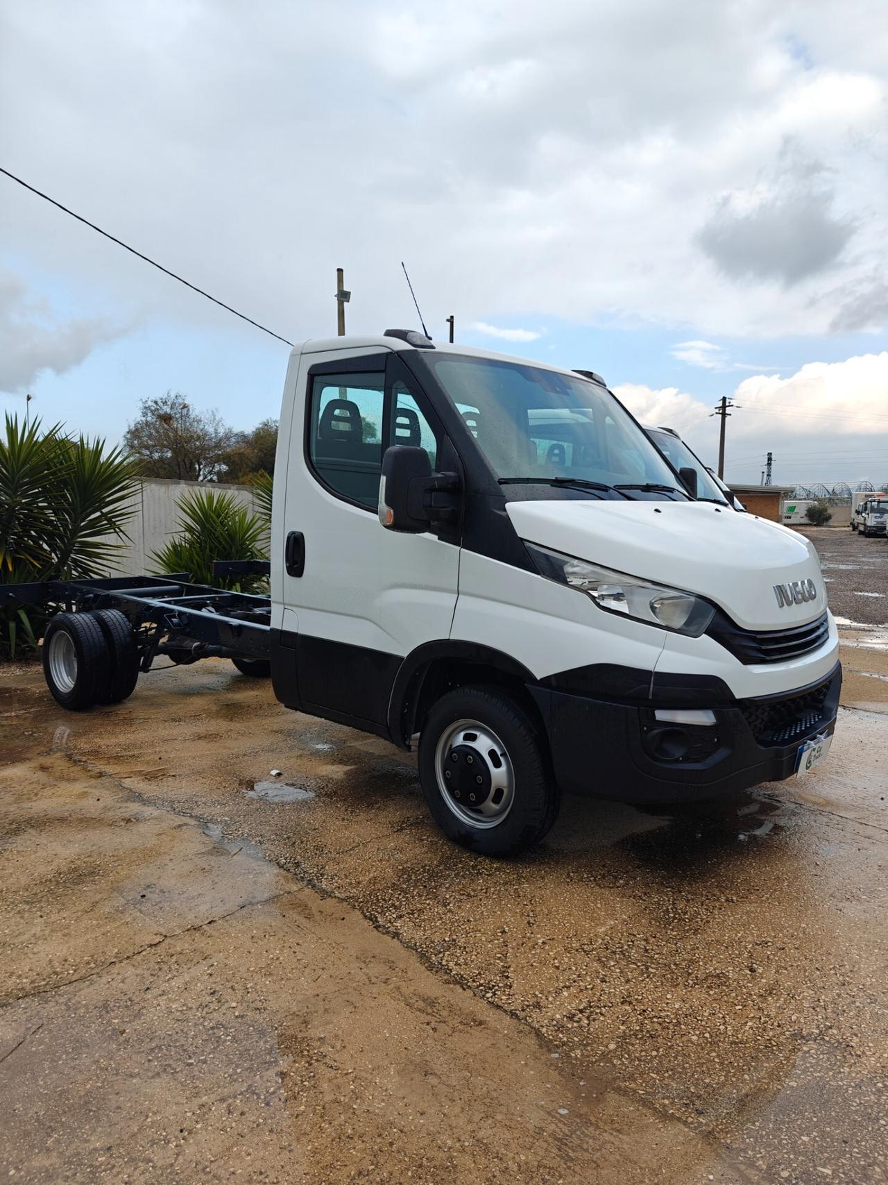 Iveco Daily 35C14 2019 cambio automatico