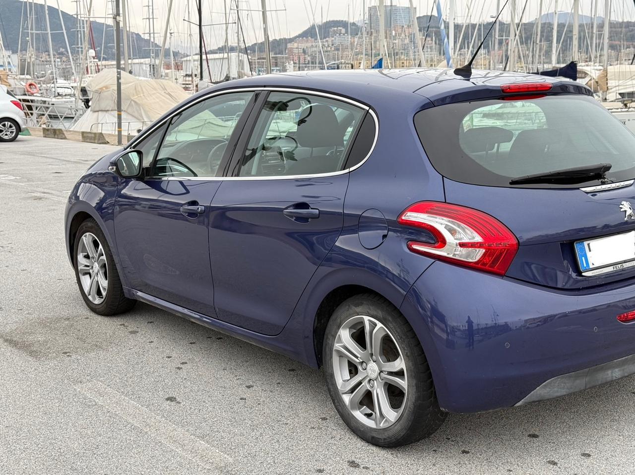 Peugeot 208 1.2 VTi 82 CV--GPL--GPL--NEOPATENTATI