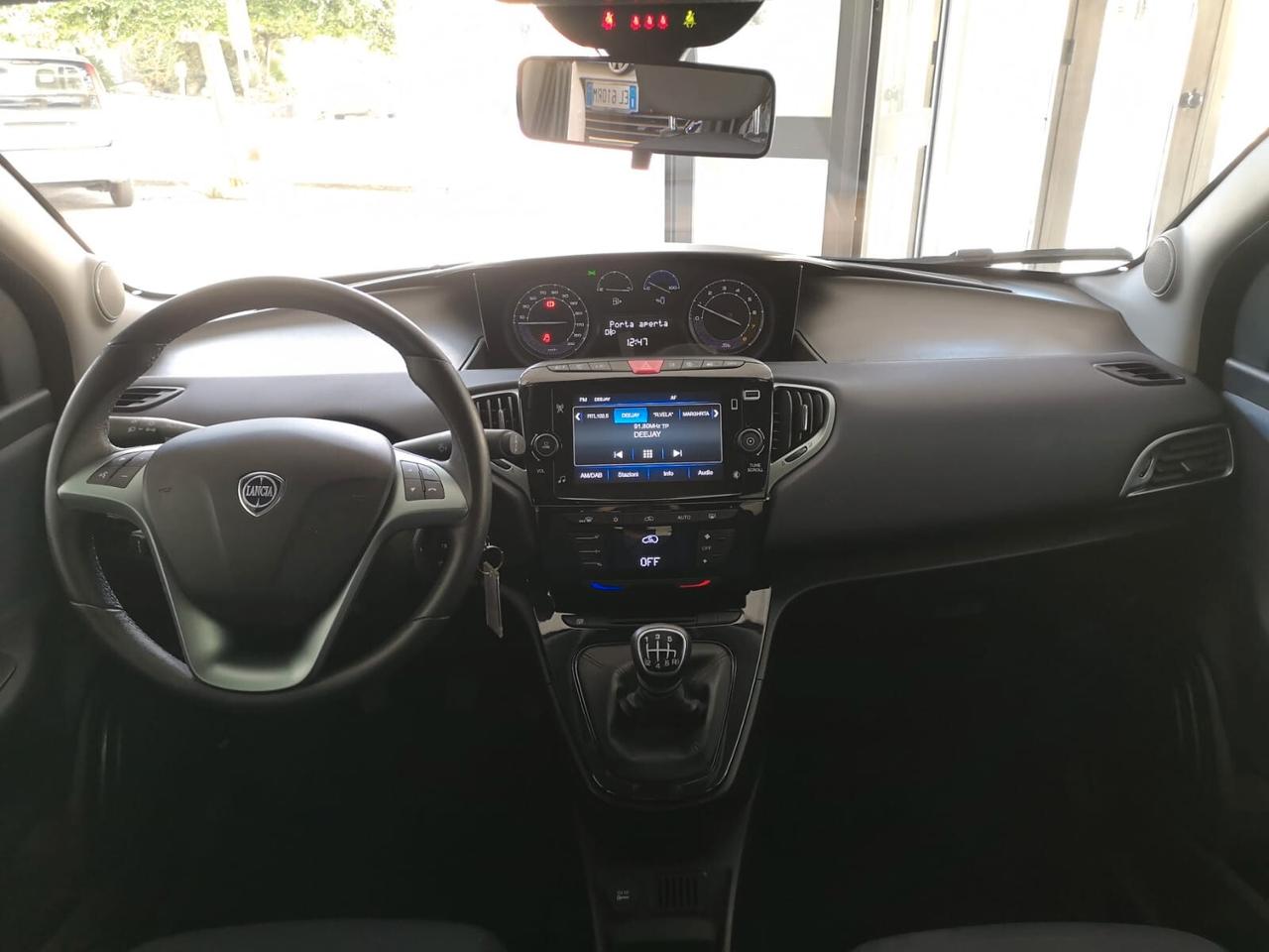 Lancia Ypsilon 1.0FireFly 70CV 5p Hyb Platino 2024