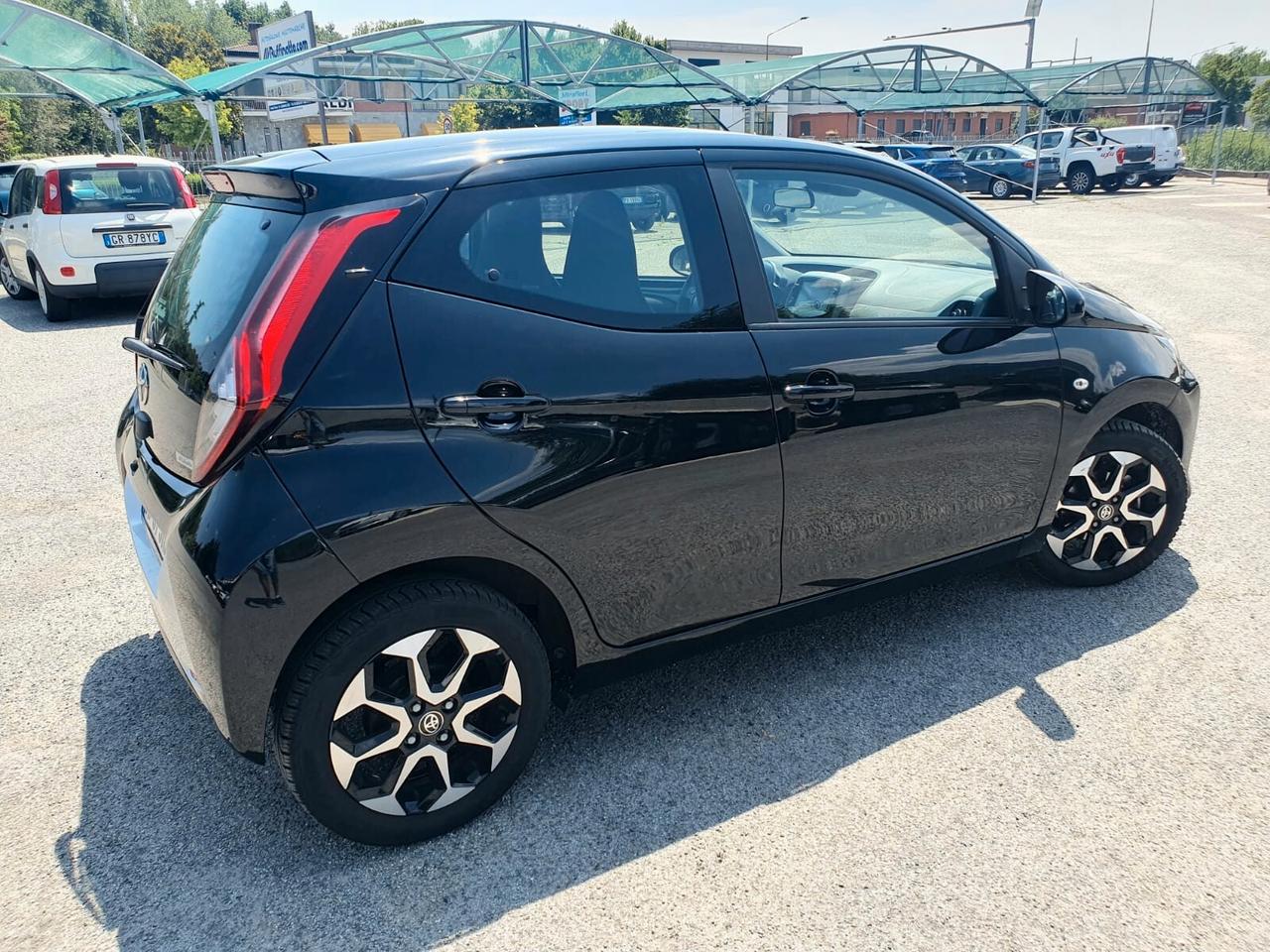 Toyota Aygo Connect 1.0 VVT-i 72 CV 5 porte x-clusiv