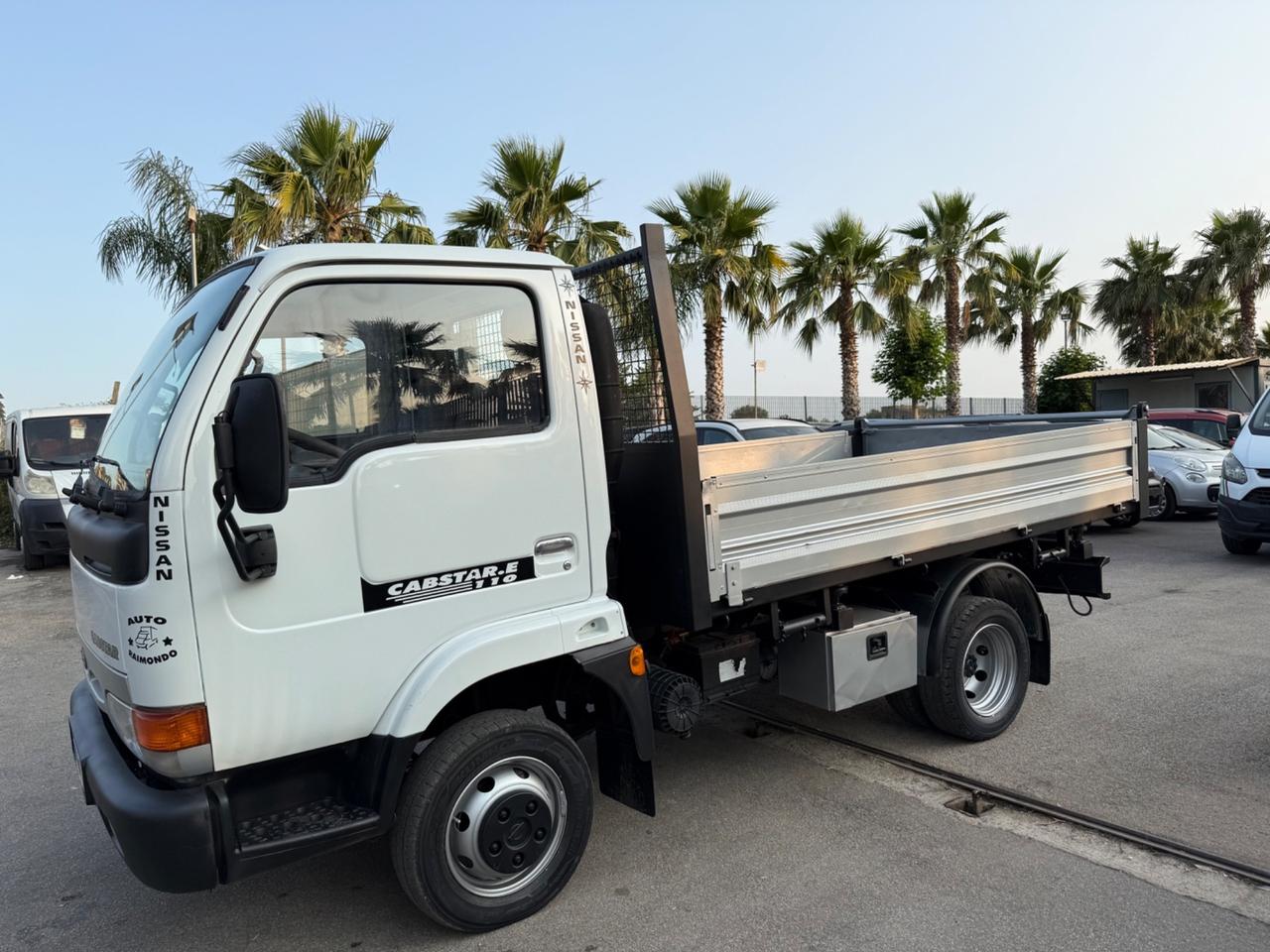 Nissan Cabstar 110 ribaltabile trilaterale