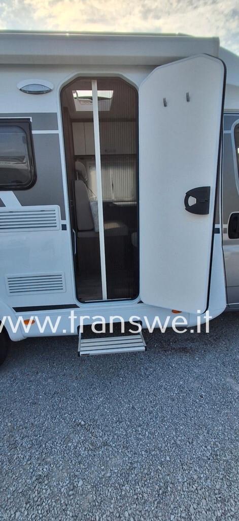 Carado V132 Pro+ camper van con letto matrimoniale posteriore