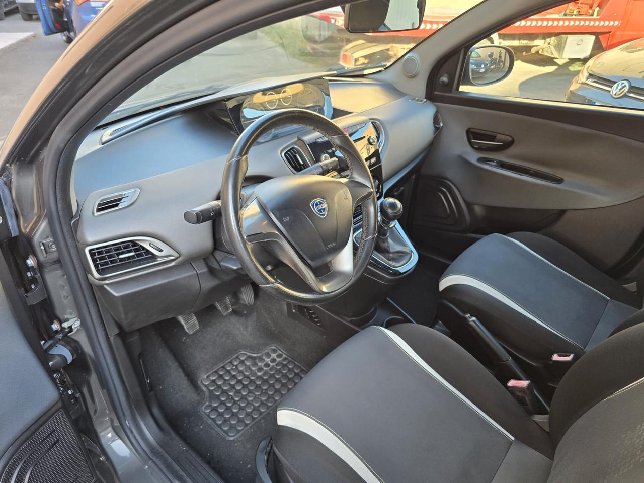 Lancia Ypsilon 1.2 69 CV 5 porte S&S Platinum