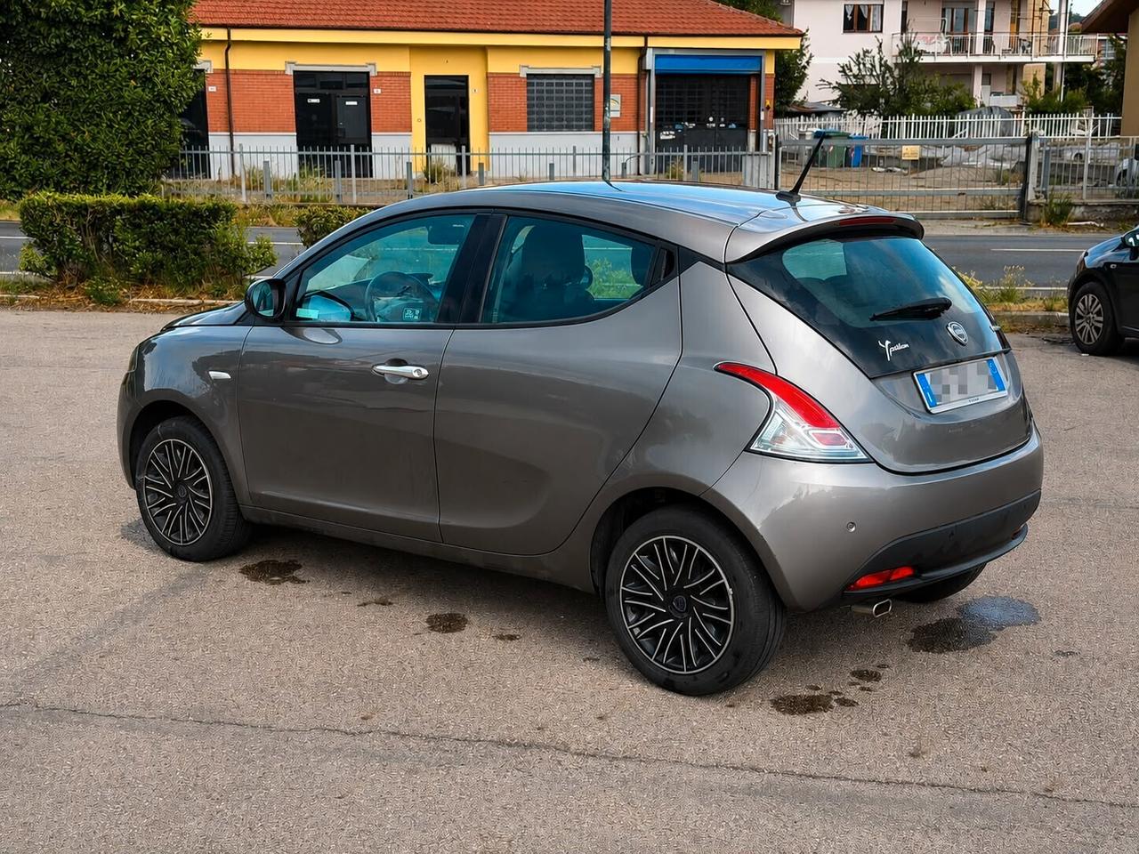 Lancia Ypsilon 1.0 FireFly 5 porte S&S Hybrid Silver