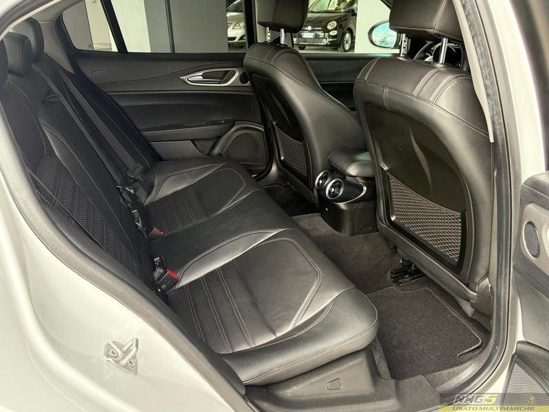 Alfa Romeo Giulia Giulia 2.2 Turbodiesel 210 CV AT8 AWD Q4 Veloce