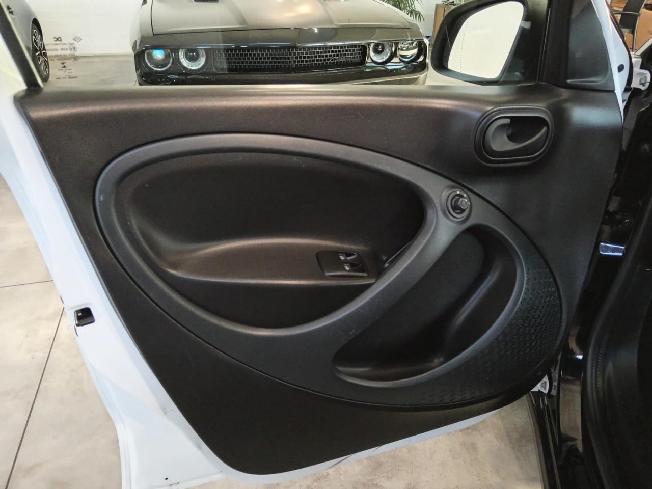 SMART Forfour II Hatchback 453 1.0 82cv (60kW) FULL ELECTRIC