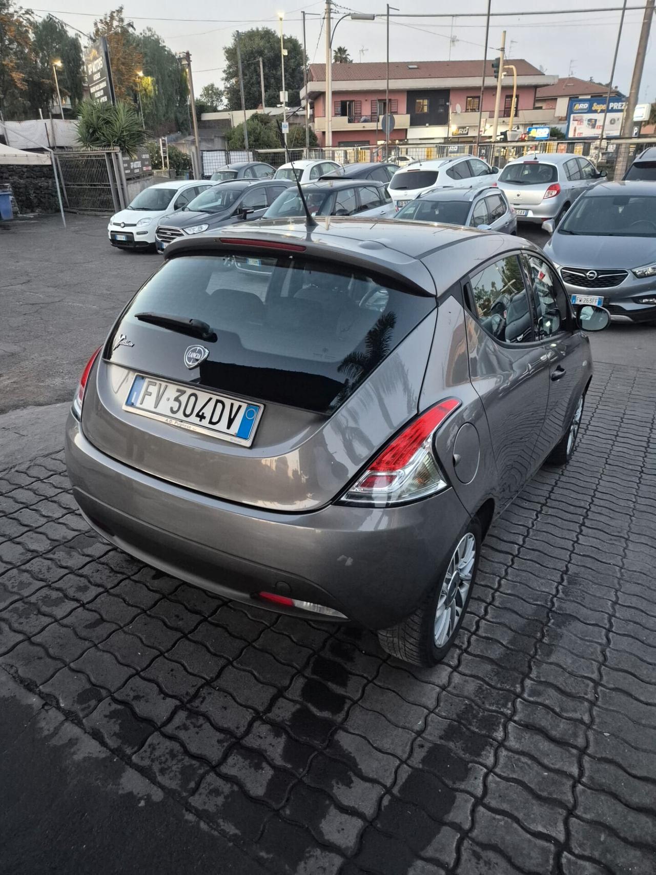 Lancia Ypsilon 1.2 69 CV 5 porte S&S Platinum