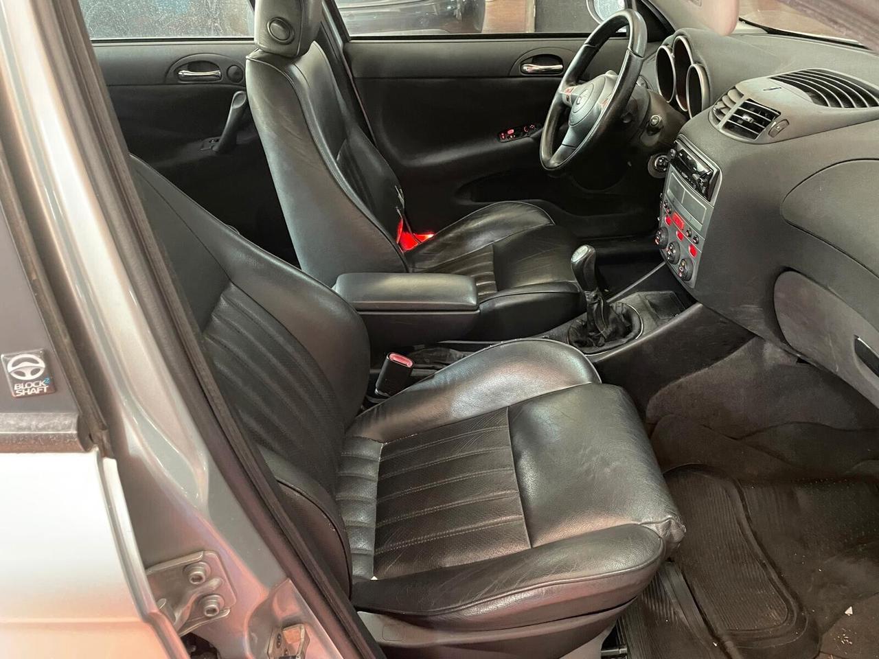 Alfa Romeo 147 1.6i 16V Twin Spark cat 5p. Distinctive