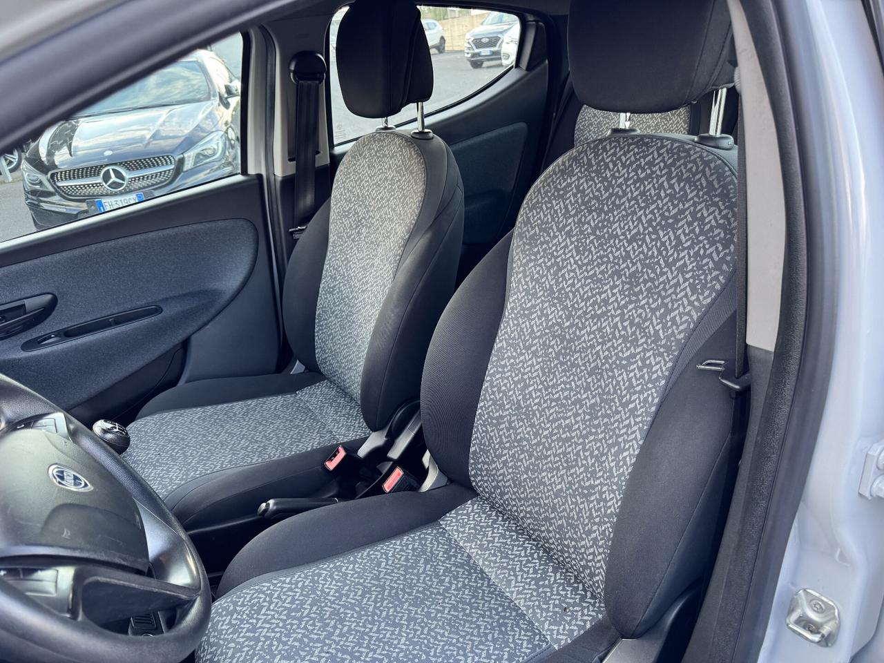 Lancia Ypsilon 1.0 FireFly 5 porte S&S Hybrid Ecochic Silver