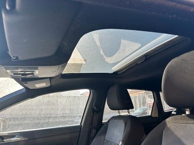 Volkswagen Taigo 1.0 TSI 110 CV DSG R-Line incidentata sinistrata