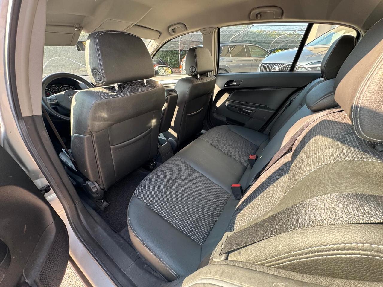 Opel Astra 1.9 16V CDTI 150CV 5 porte Cosmo