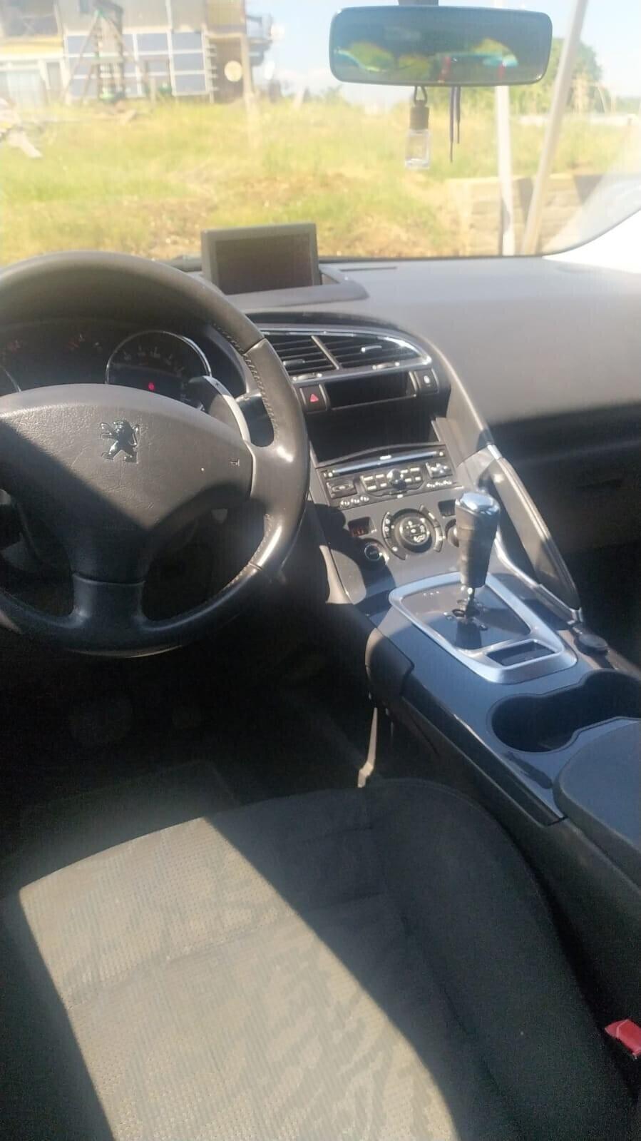 Peugeot 3008 1.6 e-HDi 112CV cambio robotizzato S.