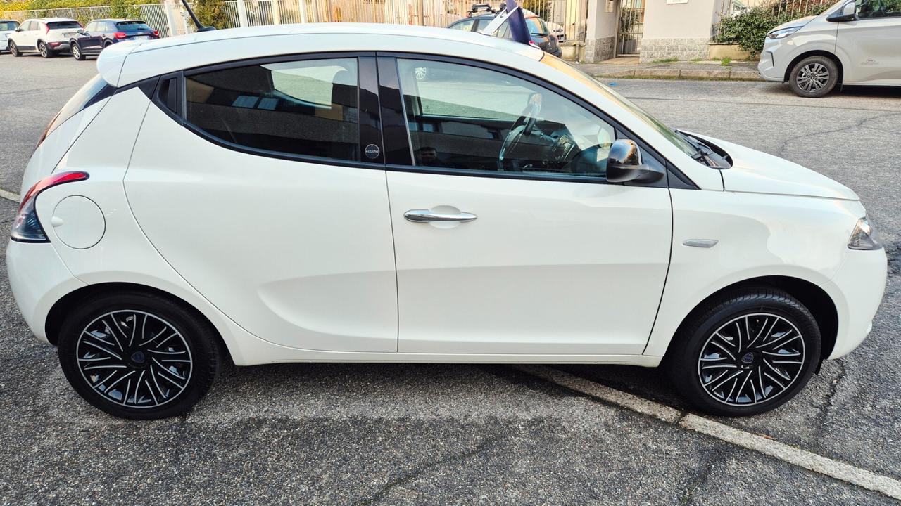 Lancia Ypsilon 1.0 FireFly 5 porte S&S Hybrid Ecochic Gold