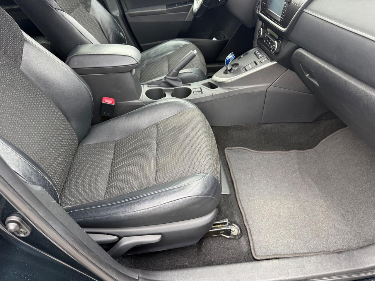Toyota Auris Touring Sports 1.8 Hybrid Business Pack