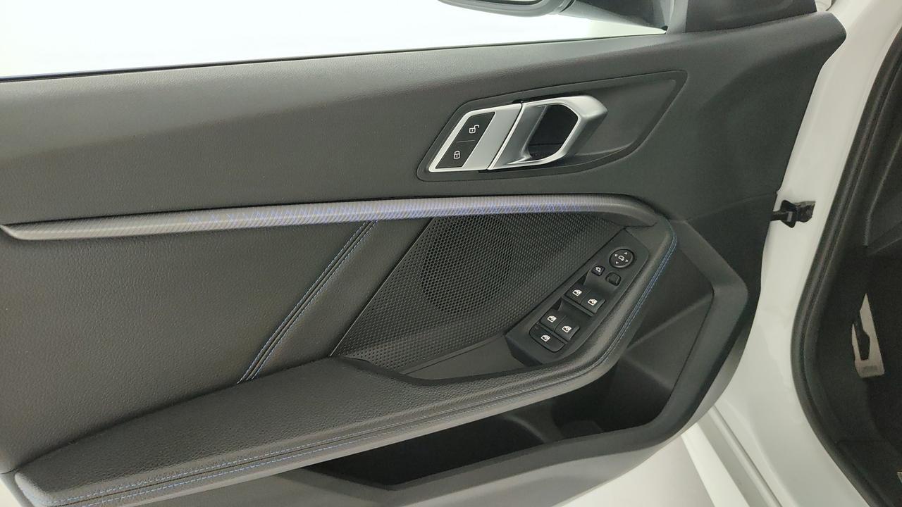 BMW Serie 1 F40 - 118d Msport auto