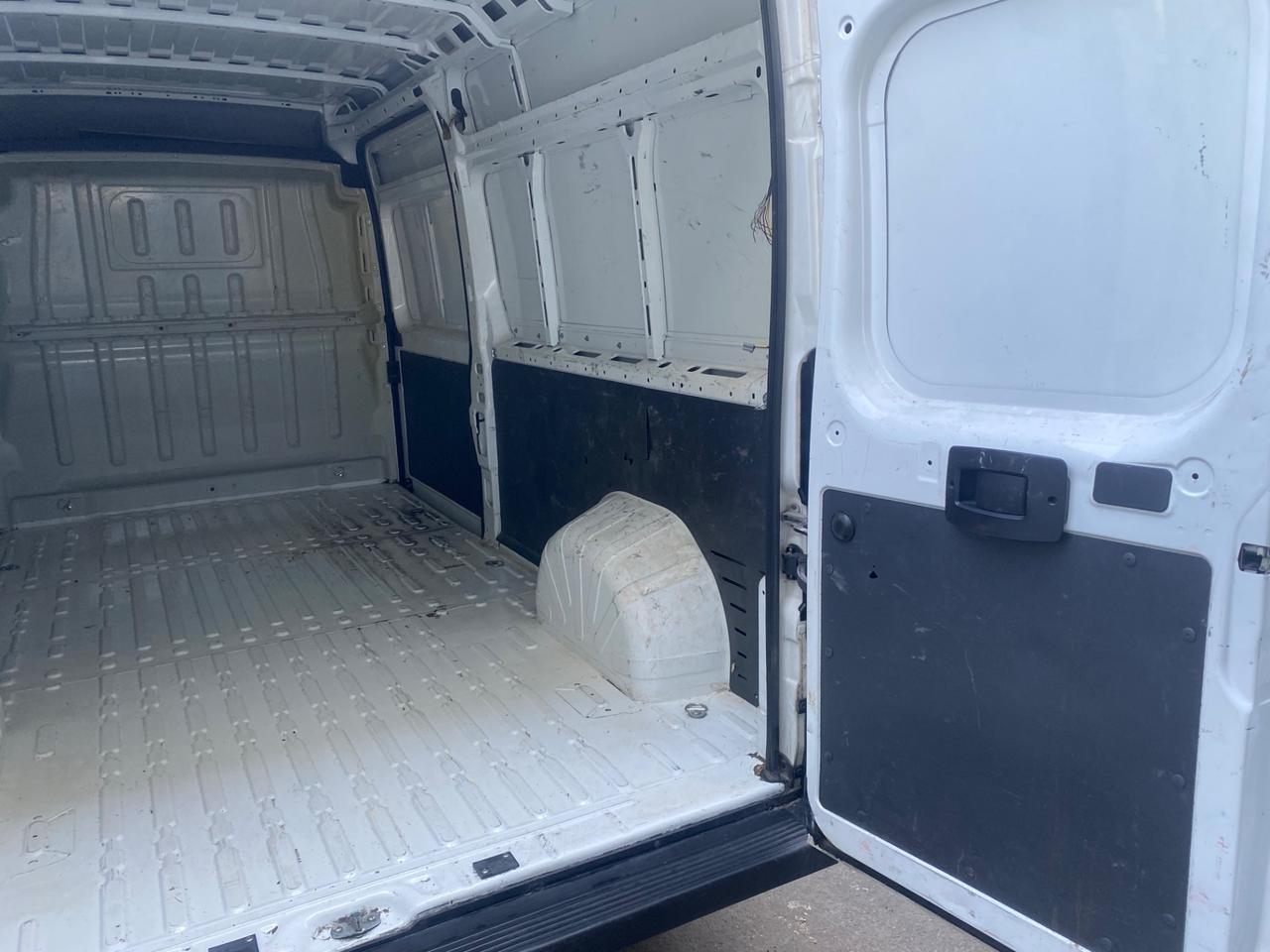Peugeot Boxer 330 2.2 BlueHDi 140 S&S PC-TM Furgone