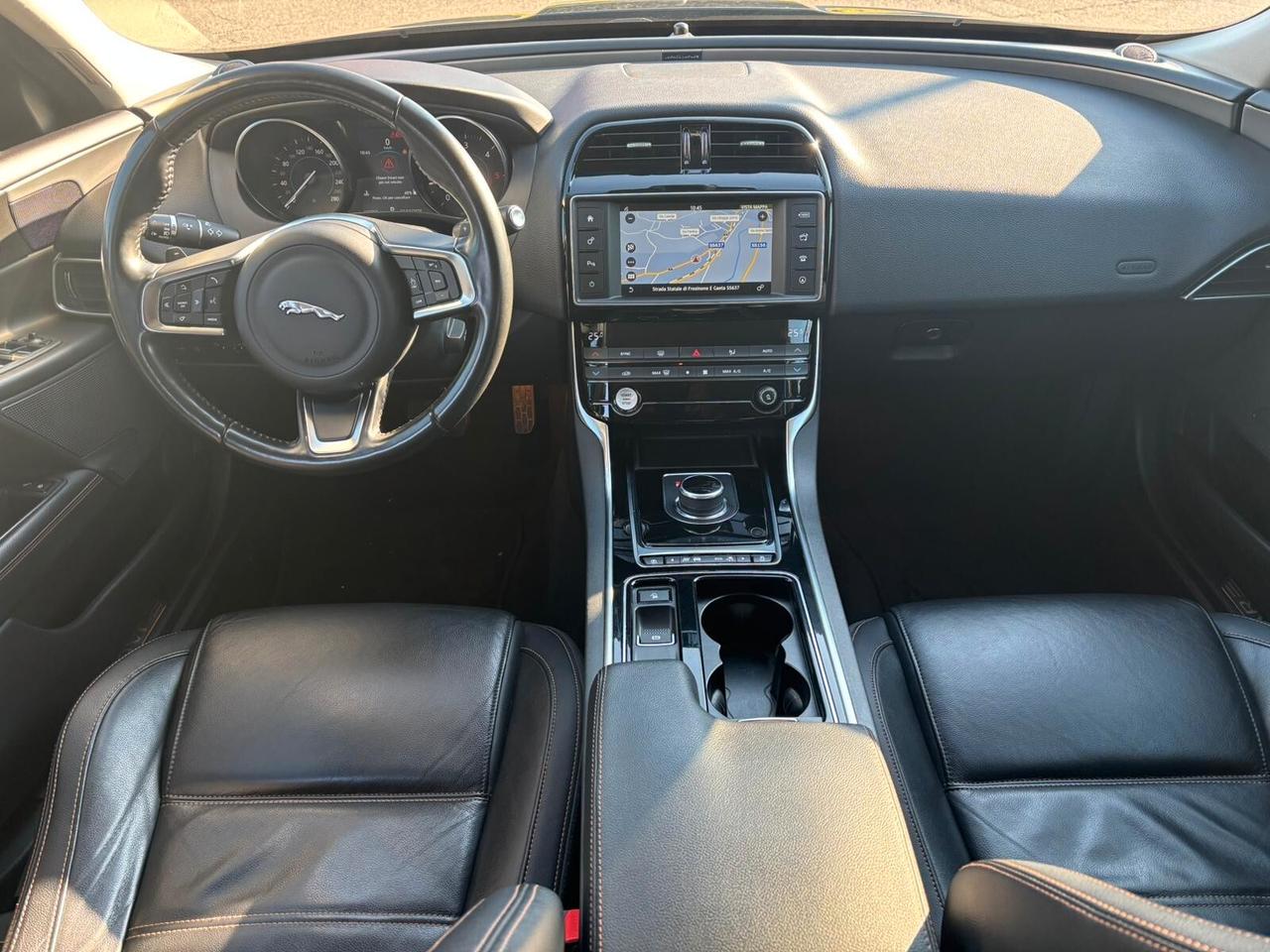 Jaguar XE 2.0 D 180 CV Portfolio