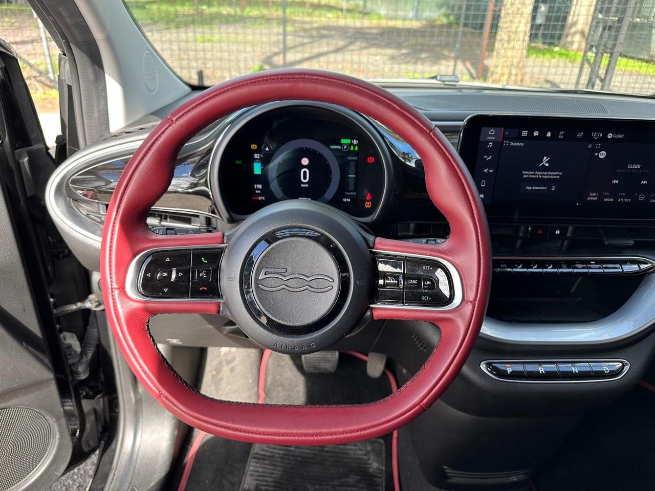Fiat 500 La Prima Cabrio 42 kWh nera opaca full led prezzo promo