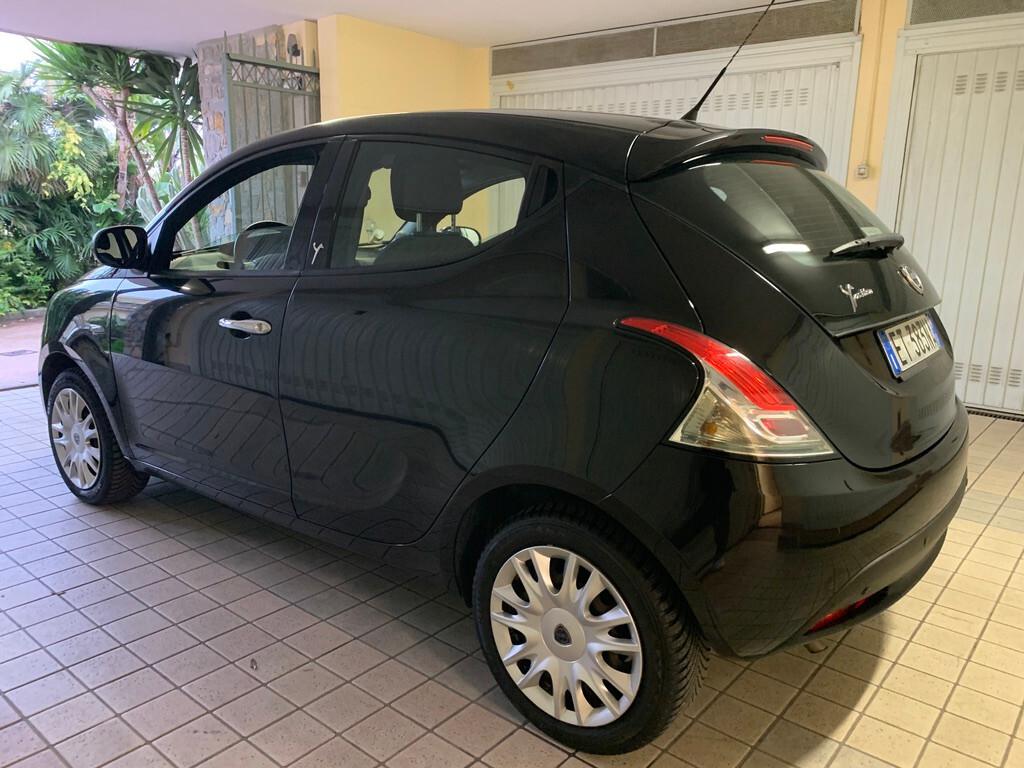 Lancia Ypsilon 1.2 69 CV 5 porte S&S Silver