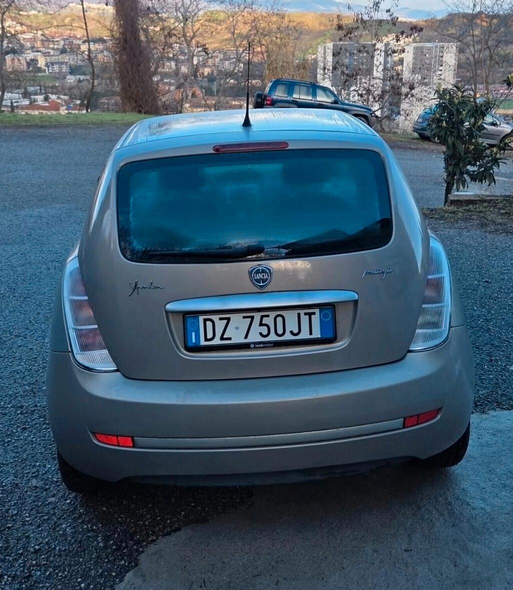 Lancia Ypsilon 1.3 MJT 75 CV Platino