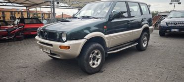 Nissan Terrano II 2.4i 12V cat 5 porte SE