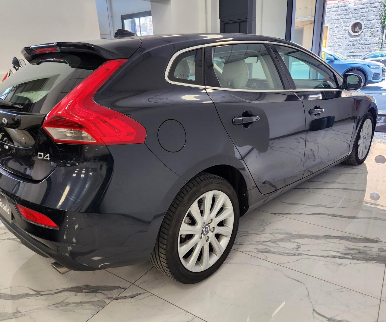 Volvo V40 D4 Geartronic R-design Kinetic