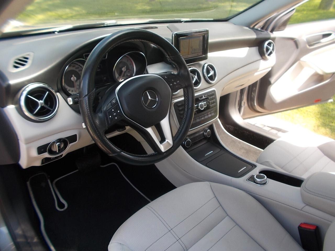 Mercedes-Benz GLA 200d Aut. *FULL OPT.* da VETRINA