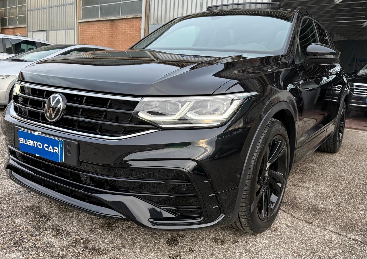 Volkswagen Tiguan 2.0 TDI 150 CV SCR DSG R-Line TETTO APRIBILE BLACK PACK