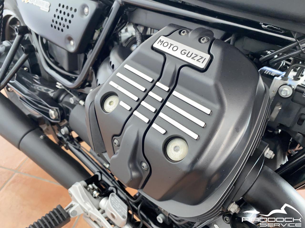 Moto Guzzi V9 Bobber 2016 nero opaco