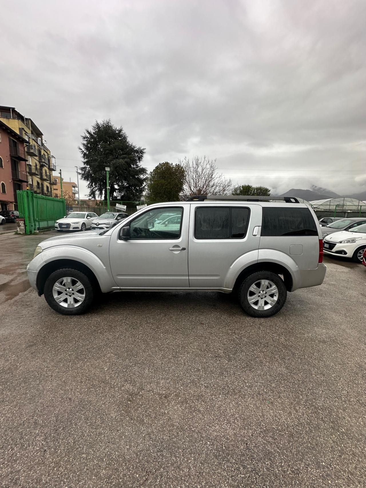 Nissan Pathfinder 2.5 dCi LE