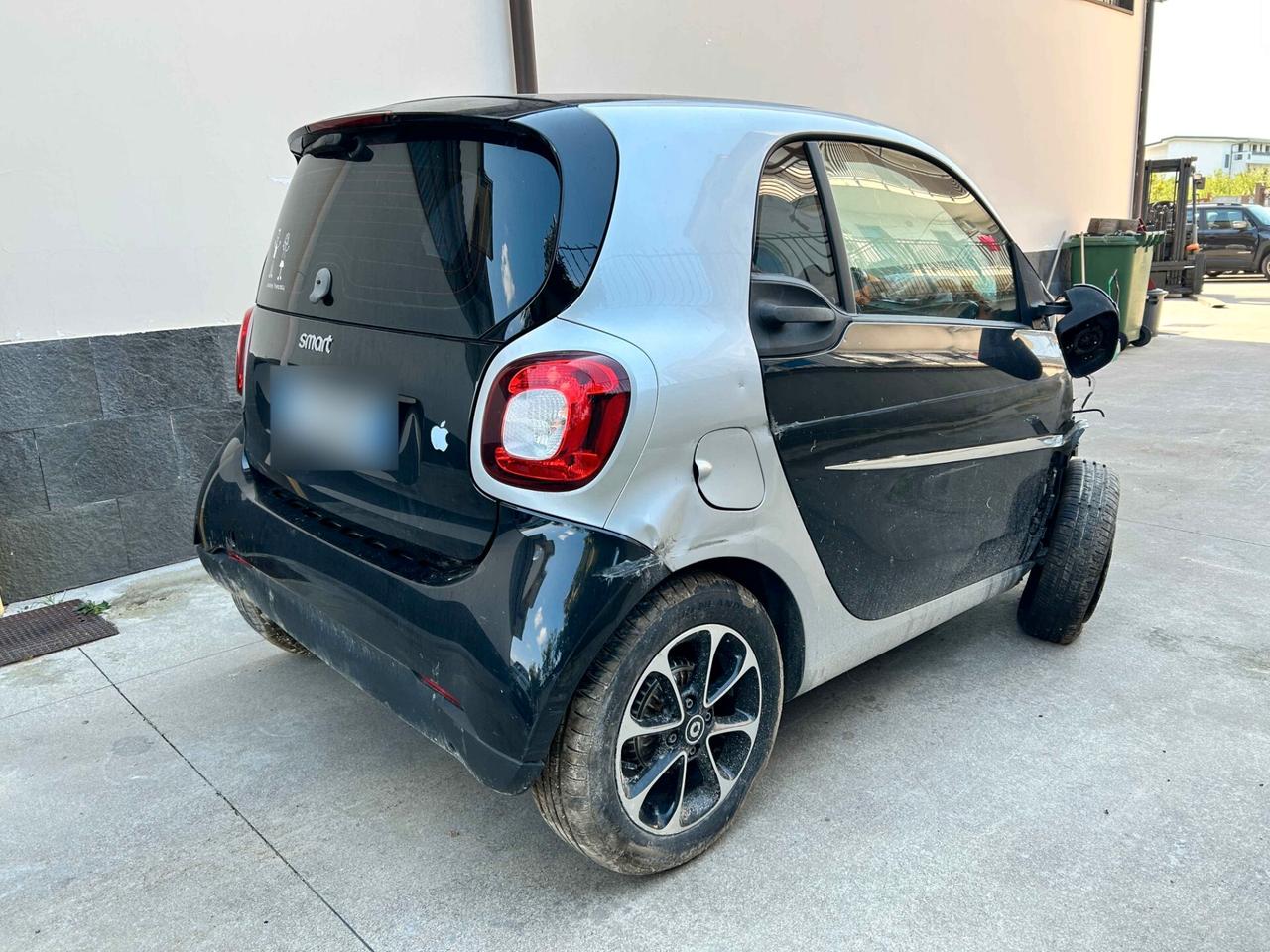 Smart ForTwo 1.0 Benz. Aut. 70CV - 2016 Incidentata