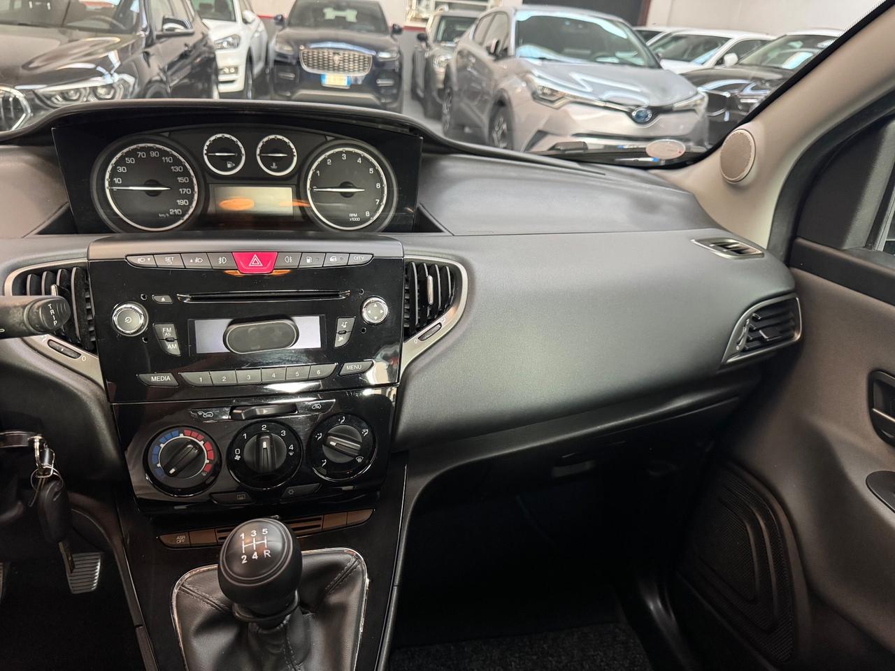 Lancia Ypsilon 0.9 TwinAir 85 CV 5 porte Metano Ecochic Gold