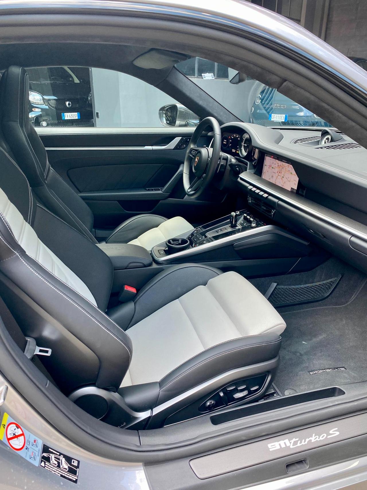 Porsche 992 Coupe 911 3.7 Turbo S auto panorama+ burmester