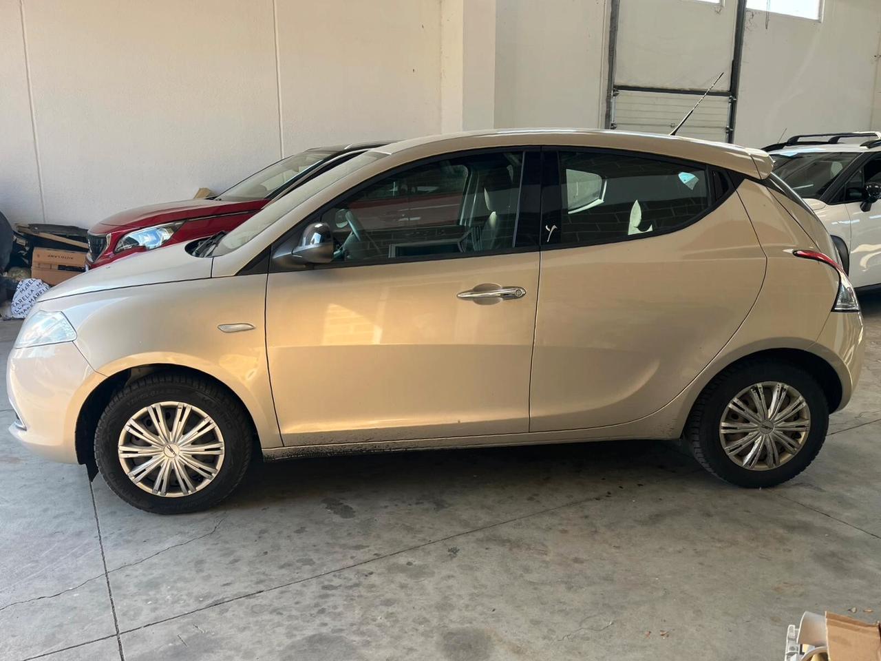 Lancia Ypsilon 1.2 69 CV 5 porte Gold